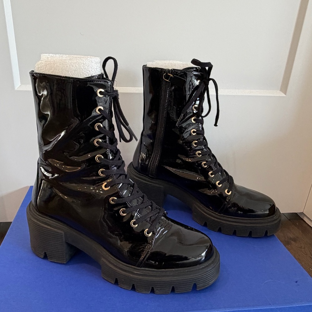 Stuart Weitzman Soho Patent Black Lace-Up Combat Boots. EUC.